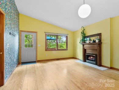 This charming mountain getaway is in the sought after on Waynesville Country Club Inn in North Carolina - for sale on GolfHomes.com, golf home, golf lot