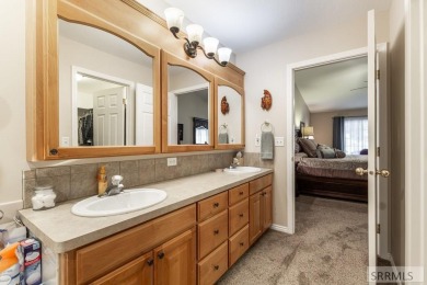 Come see this beautiful, meticulous, well maintained town-home on Sand Creek Golf Course in Idaho - for sale on GolfHomes.com, golf home, golf lot