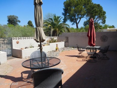 Beautiful furnished townhouse in gated OMNI Tucson Nat'l on Omni Tucson National Golf Resort and Spa - Sonoran in Arizona - for sale on GolfHomes.com, golf home, golf lot
