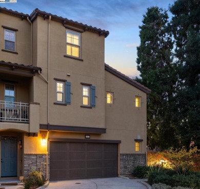 Stunning 4beds/3.5ba townhouse offers 1857sqft of beautifully on Fremont Park Golf Course in California - for sale on GolfHomes.com, golf home, golf lot