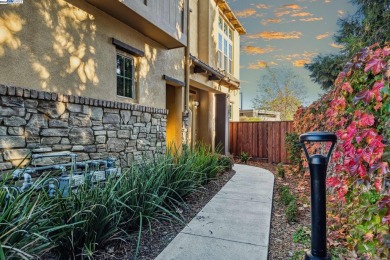 Stunning 4beds/3.5ba townhouse offers 1857sqft of beautifully on Fremont Park Golf Course in California - for sale on GolfHomes.com, golf home, golf lot