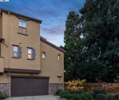 Stunning 4beds/3.5ba townhouse offers 1857sqft of beautifully on Fremont Park Golf Course in California - for sale on GolfHomes.com, golf home, golf lot