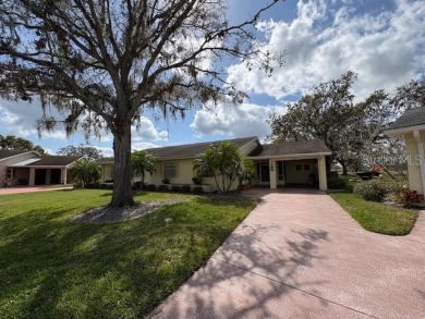 This home has been well maintained by the owner.  This charming on Falcon Watch Golf Club in Florida - for sale on GolfHomes.com, golf home, golf lot