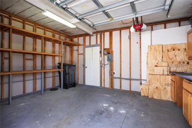 Well-Maintained 3BR Palm Harbor Home with New Roof & A/C! on Imperial Lakewoods Golf Club in Florida - for sale on GolfHomes.com, golf home, golf lot