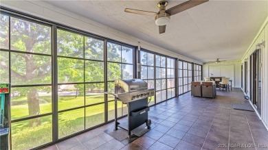 Fully furnished & move-in ready - PLUS seller is offering 3 on Seasons Ridge At Four Seasons in Missouri - for sale on GolfHomes.com, golf home, golf lot