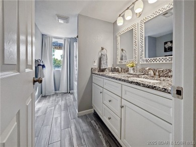 Fully furnished & move-in ready - PLUS seller is offering 3 on Seasons Ridge At Four Seasons in Missouri - for sale on GolfHomes.com, golf home, golf lot