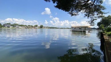 Rare opportunity for Lake Living in Lake of the Four Seasons! on Lakes of the Four Seasons Country Club in Indiana - for sale on GolfHomes.com, golf home, golf lot