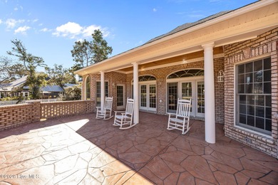 LUXURY LIVING ON THE OAK ISLAND GOLF COURSE. Gorgeous custom on South Harbour Golf Links in North Carolina - for sale on GolfHomes.com, golf home, golf lot