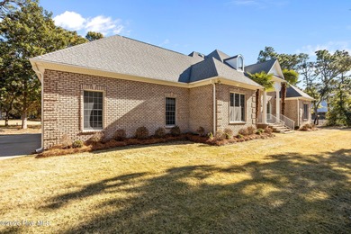 LUXURY LIVING ON THE OAK ISLAND GOLF COURSE. Gorgeous custom on South Harbour Golf Links in North Carolina - for sale on GolfHomes.com, golf home, golf lot
