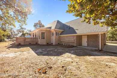 LUXURY LIVING ON THE OAK ISLAND GOLF COURSE. Gorgeous custom on South Harbour Golf Links in North Carolina - for sale on GolfHomes.com, golf home, golf lot