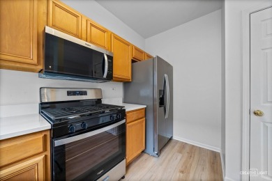 Live easy in this neat and clean condo in popular Orchard Valley on Orchard Valley Golf Course in Illinois - for sale on GolfHomes.com, golf home, golf lot