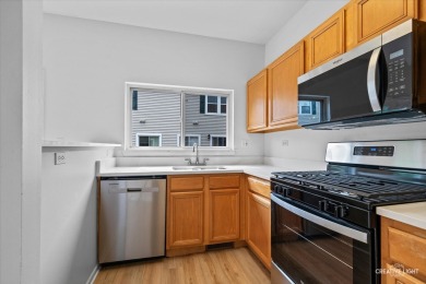 Live easy in this neat and clean condo in popular Orchard Valley on Orchard Valley Golf Course in Illinois - for sale on GolfHomes.com, golf home, golf lot