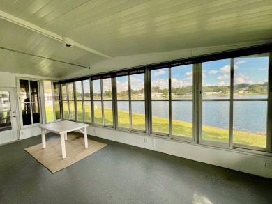LAKEFRONT, SELLER IS VERY MOTIVATED, BRING ALL OFFERS! Home is on Water Oak Country Club Estates in Florida - for sale on GolfHomes.com, golf home, golf lot