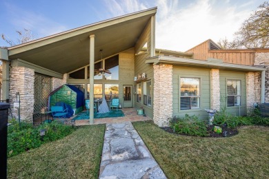 Beautiful and unique 3 bedroom, 3.5 bathroom townhome on the on Riverhill Country Club in Texas - for sale on GolfHomes.com, golf home, golf lot