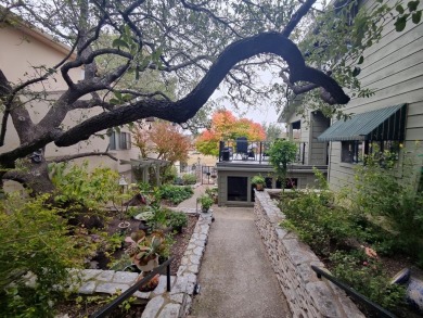 Beautiful and unique 3 bedroom, 3.5 bathroom townhome on the on Riverhill Country Club in Texas - for sale on GolfHomes.com, golf home, golf lot