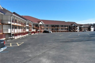 Turn key 3 bedroom, 2 bath condo at Clearwater Condominiums on The Club At Old Kinderhook in Missouri - for sale on GolfHomes.com, golf home, golf lot