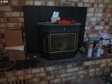 5 bedroom 2 bath with attached garage and heated 1,500 sqft on  in Oregon - for sale on GolfHomes.com, golf home, golf lot