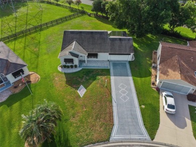 NO BOND! NO HOMES BEHIND! Welcome to this beautifully maintained on The Links of Spruce Creek in Florida - for sale on GolfHomes.com, golf home, golf lot