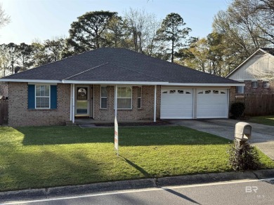 ***ALL REASONABLE OFFERS BEING CONSIDERED***This charming 3 on Lake Forest Yacht and Country Club in Alabama - for sale on GolfHomes.com, golf home, golf lot