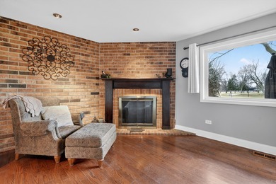 Beautiful townhome with mid century modern touches set on a on Old Orchard Country Club in Illinois - for sale on GolfHomes.com, golf home, golf lot