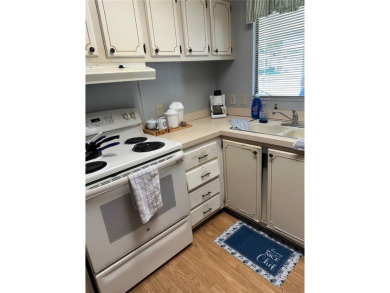 55+ gated golf course community   *PRICE REDUCED* 2 bedroom 2 on Zellwood Station Country Club in Florida - for sale on GolfHomes.com, golf home, golf lot