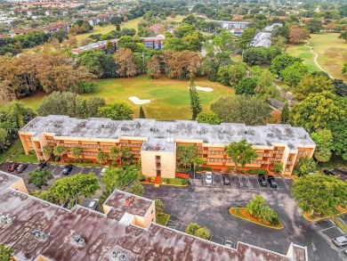 This 2 bedroom, 2 bath condo is perfectly situated on the first on Colony West Country Club in Florida - for sale on GolfHomes.com, golf home, golf lot