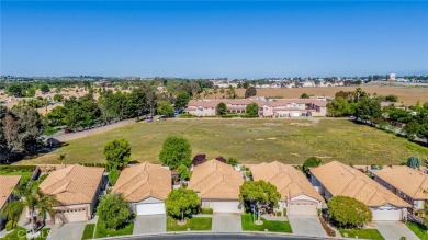 Welcome to this beautifully maintained 2-bedroom, 2-bath home on Sun Lakes Country Club in California - for sale on GolfHomes.com, golf home, golf lot