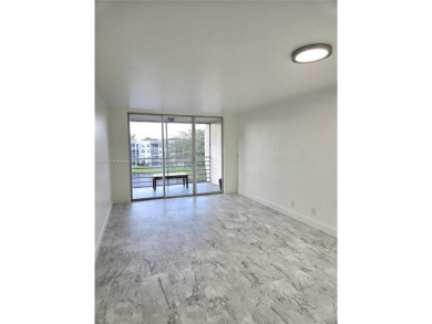 Great unit in a very desirable Pine Island Ridge Golf community! on Pine Island Ridge Country Club in Florida - for sale on GolfHomes.com, golf home, golf lot