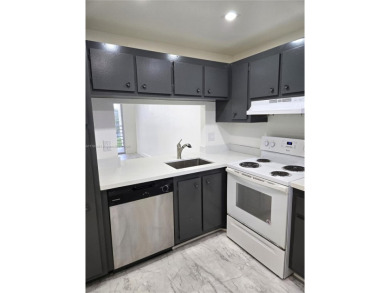Great unit in a very desirable Pine Island Ridge Golf community! on Pine Island Ridge Country Club in Florida - for sale on GolfHomes.com, golf home, golf lot