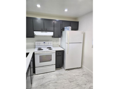 Great unit in a very desirable Pine Island Ridge Golf community! on Pine Island Ridge Country Club in Florida - for sale on GolfHomes.com, golf home, golf lot