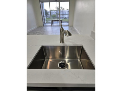 Great unit in a very desirable Pine Island Ridge Golf community! on Pine Island Ridge Country Club in Florida - for sale on GolfHomes.com, golf home, golf lot