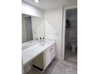 Great unit in a very desirable Pine Island Ridge Golf community! on Pine Island Ridge Country Club in Florida - for sale on GolfHomes.com, golf home, golf lot