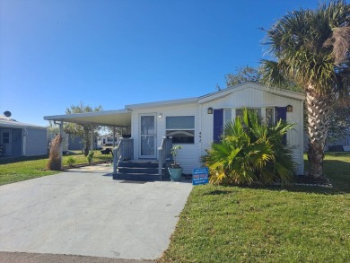 Great Location !!! Comes Fully Furnished and Move-In Ready  ! on Riverwood Golf Club in Florida - for sale on GolfHomes.com, golf home, golf lot