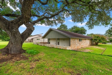 Spacious, freestanding garden home on 18th Fairway in Riverhill on Riverhill Country Club in Texas - for sale on GolfHomes.com, golf home, golf lot