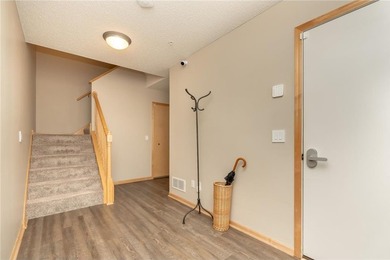 Settle into this beautifully maintained 3-bed, 2-bath townhome on Loggers Trail Golf Club in Minnesota - for sale on GolfHomes.com, golf home, golf lot