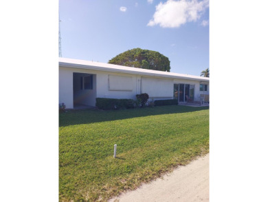 This 2/2 villa sits directly on the golf course which is free to on Leisureville Community Golf Course in Florida - for sale on GolfHomes.com, golf home, golf lot