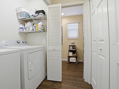 BEAUTIFULLY MAINTAINTED 2/2 MOONSTONE PATIO VILLA with separate on Pennbrooke Fairways in Florida - for sale on GolfHomes.com, golf home, golf lot