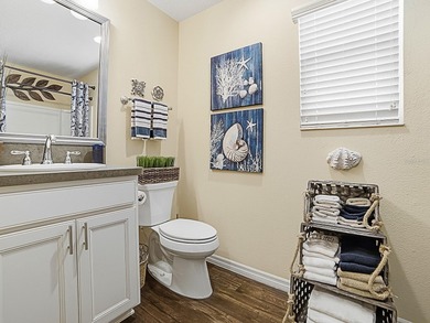 BEAUTIFULLY MAINTAINTED 2/2 MOONSTONE PATIO VILLA with separate on Pennbrooke Fairways in Florida - for sale on GolfHomes.com, golf home, golf lot