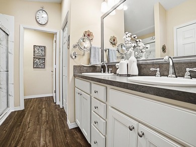 BEAUTIFULLY MAINTAINTED 2/2 MOONSTONE PATIO VILLA with separate on Pennbrooke Fairways in Florida - for sale on GolfHomes.com, golf home, golf lot