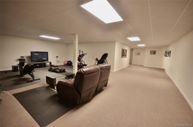 Renovated-Updated-Spacious Mirasol Model Townhouse 3 Bedroom 2.5 on The Greens At Half Hollow in New York - for sale on GolfHomes.com, golf home, golf lot