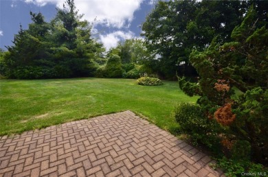Renovated-Updated-Spacious Mirasol Model Townhouse 3 Bedroom 2.5 on The Greens At Half Hollow in New York - for sale on GolfHomes.com, golf home, golf lot