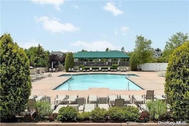 Renovated-Updated-Spacious Mirasol Model Townhouse 3 Bedroom 2.5 on The Greens At Half Hollow in New York - for sale on GolfHomes.com, golf home, golf lot