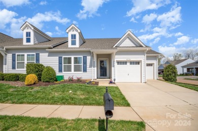 Move in ready Spacious 3 bedrooms, 2 full baths all on one level on Edgewater Golf Club in South Carolina - for sale on GolfHomes.com, golf home, golf lot