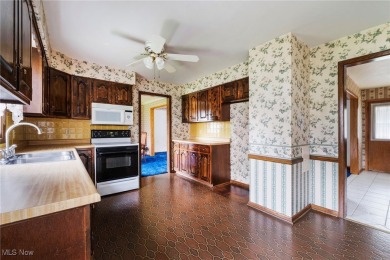 Private 3-Bedroom Home on a Wooded Lot Near Mill Creek Park

 on Metro Parks Par-3 Golf Course in Ohio - for sale on GolfHomes.com, golf home, golf lot