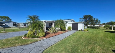 UPDATED HOME ! **MOTIVATED SELLER** GOLF CART INCLUDED  Step on Schalamar Creek Golf and Country Club in Florida - for sale on GolfHomes.com, golf home, golf lot