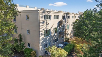 Under contract-accepting backup offers. Welcome to this rare and on On Top Of The World Golf Course in Florida - for sale on GolfHomes.com, golf home, golf lot