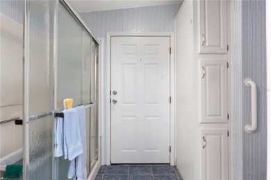 Wow.  A spacious 1500+ square foot POOL home in the lovely golf on Brookridge Country Club in Florida - for sale on GolfHomes.com, golf home, golf lot