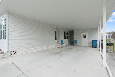 Wow.  A spacious 1500+ square foot POOL home in the lovely golf on Brookridge Country Club in Florida - for sale on GolfHomes.com, golf home, golf lot