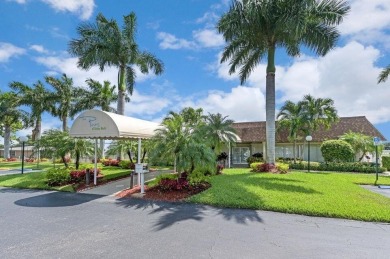 Large 2/2  corner unit  X-large screened in patio with beautiful on Hunters Run Golf and Country Club in Florida - for sale on GolfHomes.com, golf home, golf lot