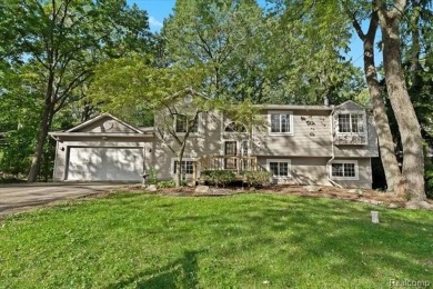 Motivated seller! Welcome to this spacious and beautifully on Twin Beach Country Club in Michigan - for sale on GolfHomes.com, golf home, golf lot